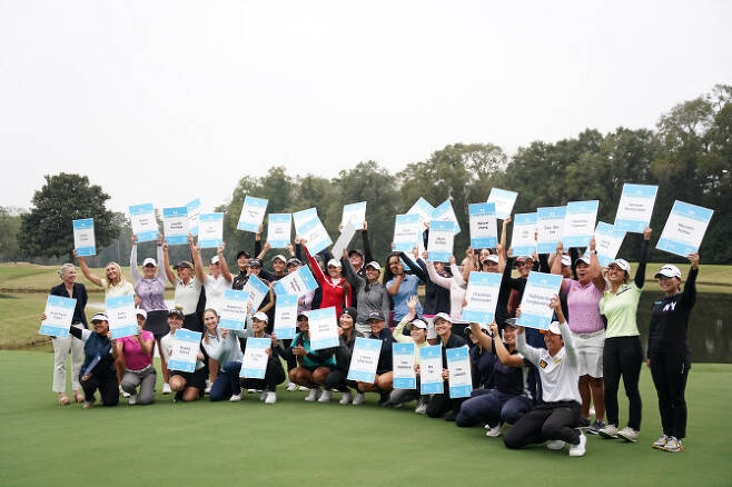 LPGA 투어 카드를 받은 영광의 주인공들(사진=엡손투어 제공)