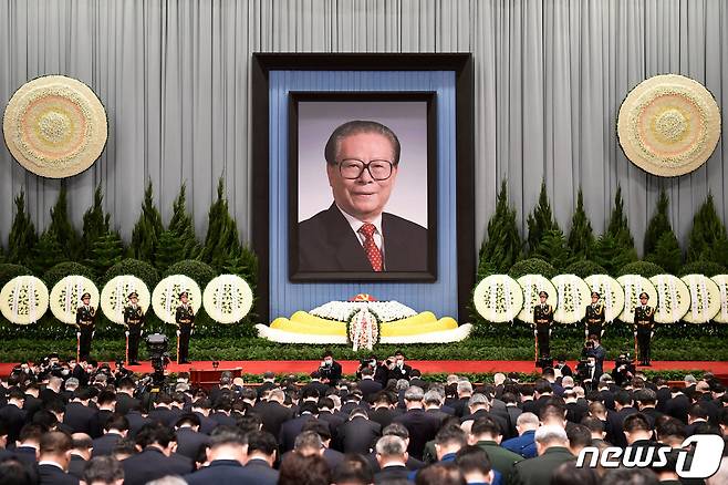 장쩌민 전 중국 국가주석 유해 창장 입구 바다에 뿌려져(상보)