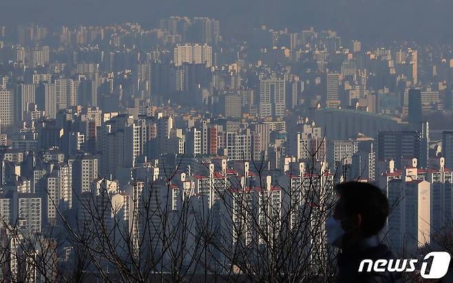 사진은 11일 서울 남산에서 바라본 아파트 모습. 2022.12.11/뉴스1 ⓒ News1 송원영 기자