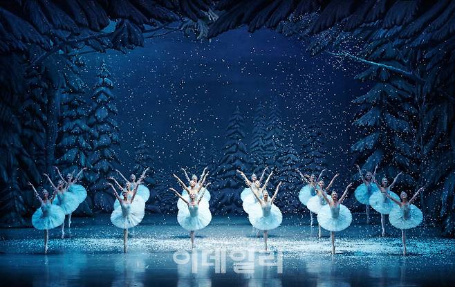 유니버설발레단 ‘호두까기인형’의 한 장면. (사진=유니버설발레단)