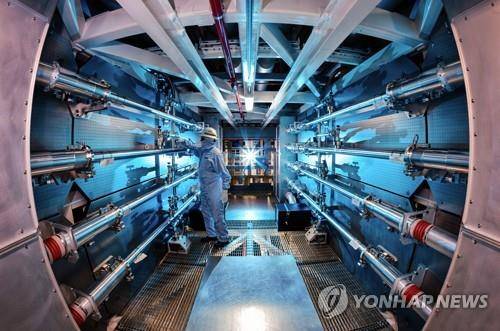'핵융합 중요 과학적 돌파구'…美 로런스리버모어연구소의 핵융합 연구시설 [AP 연합뉴스 자료사진. 재판매 및 DB 금지]