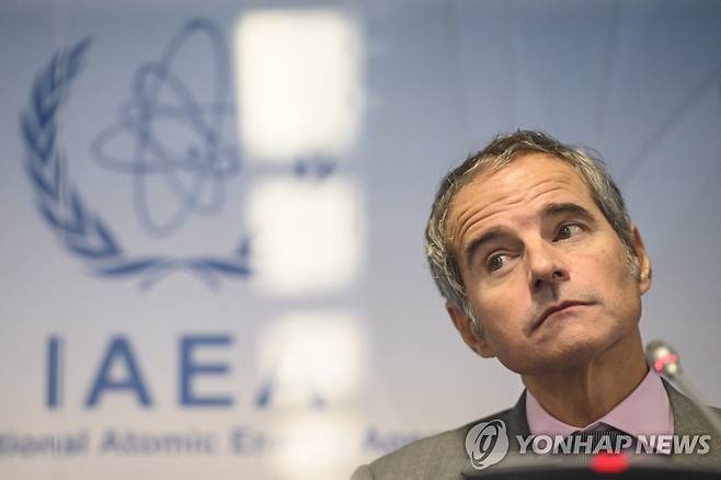 IAEA 사무총장  (빈 EPA=연합뉴스) 라파엘 그로시 국제원자력기구(IAEA) 사무총장이 오스트리아 빈에서 화상을 통해 기자회견을 하고 있는 모습2021.11.25 leekm@yna.co.kr