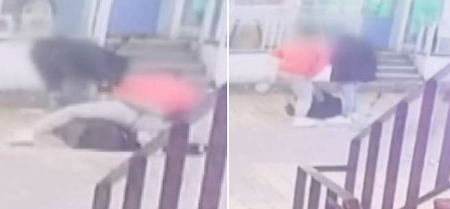 서울 강남의 한 거리에서 일본인 관광객이 택시기사를 바닥에 내팽개친 뒤 폭행하고 있다./JTBC