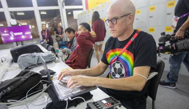 2022 카타르월드컵을 취재하던 그랜트 월 기자의 생존 때 모습. BBC