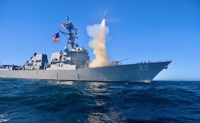 지난 2020년 3월 미국의 구축함 USS 차피호가 미사일 훈련 중 토마호크 미사일을 발사하고 있다. 미 해군 제공