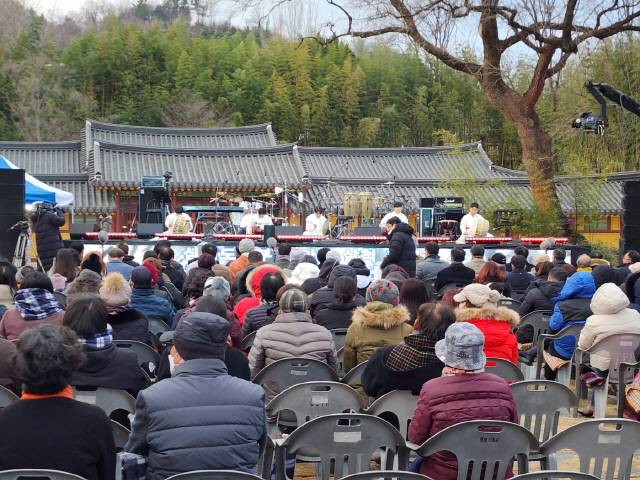 ▲ 지난해와 올해 연거푸 국가지정문화재 사적으로 지정된 ‘삼척도호부 관아지’와 ‘삼척 흥전리 사지’의 역사적 가치와 시민 자긍심 고취를 위한 기념행사가 15일 죽서루 경내에서 펼쳐졌다.