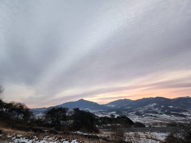 마당에 나가 지리산 하늘을 관찰하는 취미가 생겼다. 사진=임송