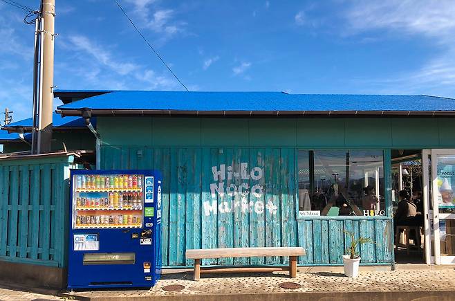 노코노시마의 하와이에서 영감 받은 부부가 만든 히로노코 마켓. 이곳에서 꼭 먹어봐야 할 메뉴는 수제 핫도그와 프로즌 요구르트다ⓒ News1 윤슬빈 기자