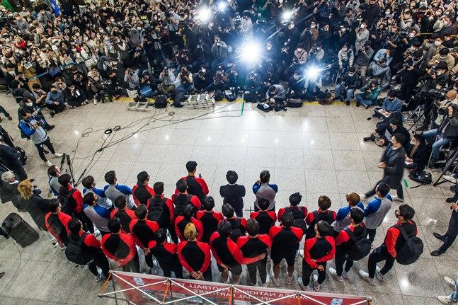 한국 축구대표팀이 지난 7일 인천국제공항을 통해 귀국, 소감을 말하고 있다. ⓒ데일리안 김민호 기자