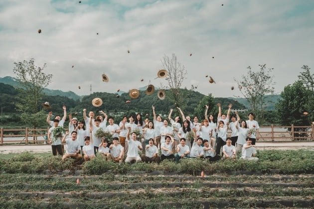 농업회사법인 밭 주식회사 직원들. 사진=밭(주) 제공