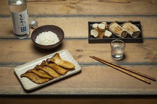 새송이버터간장구이와 새송이통구이. 재료가 아주 간단하다. ⓒstudio etc