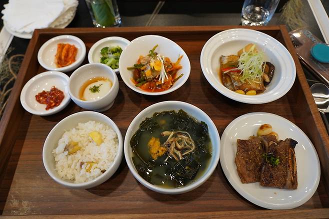 2일차 조식, 성게알 미역국 / 사진 = 정윤지 여행+ 기자