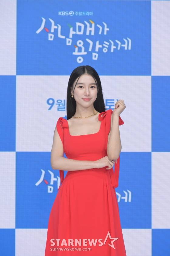 배우 김소은이 21일 오후 온라인으로 진행된 KBS 주말드라마 '삼남매가 용감하게' 제작발표회에 참석해 포즈를 취하고 있다.  '삼남매가 용감하게'는 가족을 위해 양보하고 성숙해야 했던 K-장녀와 톱스타로 가족을 부양해야 했던 K-장남이 만나 행복을 찾아 나선다는 한국형 가족의 '사랑과 전쟁' 이야기다. 오는 24일 첫 방송. / 사진제공 = KBS /사진=김창현 기자 chmt@