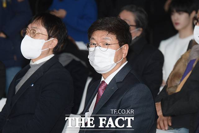 공연 관람하는 이동기 사장.