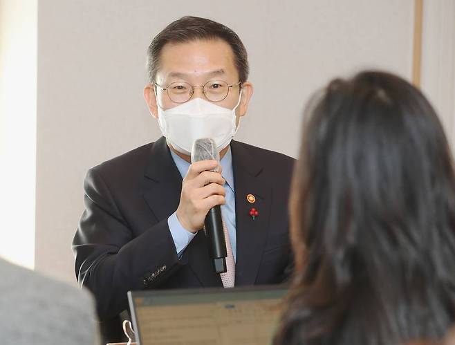 [서울=뉴시스] 이종호 과학기술정보통신부 장관이 19일 세종시 과기정통부 인근 식당에서 열린 '2022년 과학기술정보통신부 송년 기자간담회'에 참석해 인사말을 하고 있다. (사진=과학기술정보통신부 제공) 2022.12.19. *재판매 및 DB 금지