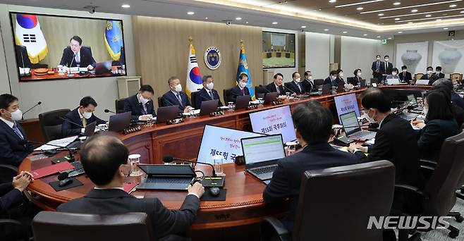 [서울=뉴시스] 지난 13일 오전 서울 용산 대통령실 청사에서 윤석열 대통령 주재로 열린 국무회의에 참석한 장관들. 2022.12.13. yesphoto@newsis.com