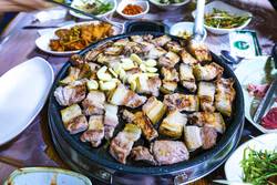 가스름 식당의 흑돼지구이.