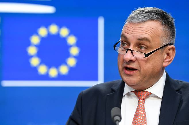 기자회견하는 체코 산업장관 (브뤼셀=연합뉴스) 요제프 시켈라 체코 산업장관이 19일(현지시간) 벨기에 브뤼셀에서 열린 EU 에너지장관이사회 기자회견에서 발언하고 있다. 2022.12.19 photo@yna.co.kr [EU 이사회 제공. 재판매 및 DB 금지]