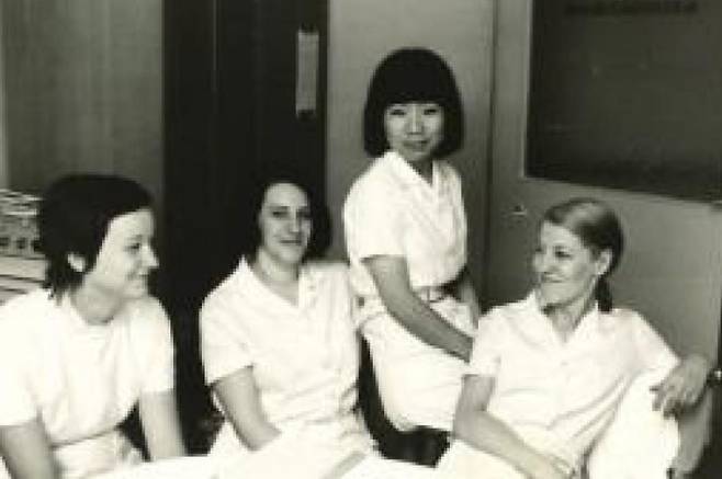 독일에서 간호사로 근무한 한인(왼쪽에서 3번째) [한국이민사박물관 제공(박정숙 기증). 재판매 및 DB 금지]