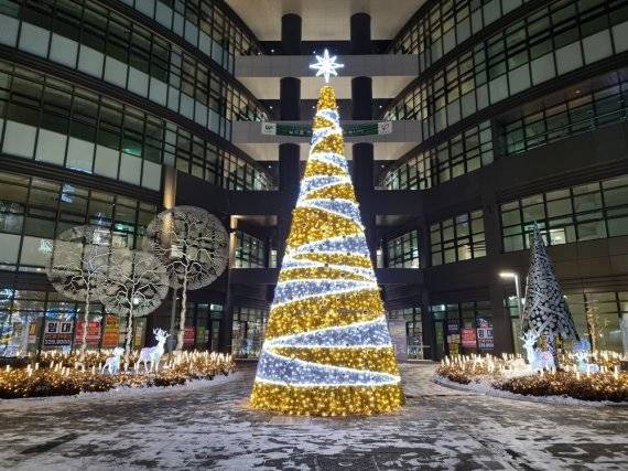 사진: 신중동역 랜드마크 푸르지오 시티