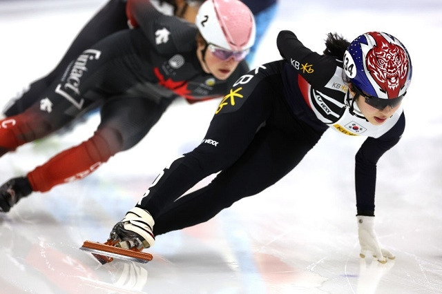 김길리가 2022-23 쇼트트랙월드컵 2차 대회 여자 1500m 우승 주행을 하고 있다. 사진=국제빙상경기연맹 공식 홈페이지