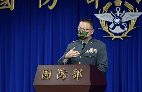 브리핑 중인 대만 국방부 쑨리팡 대변인. 대만 국방부
