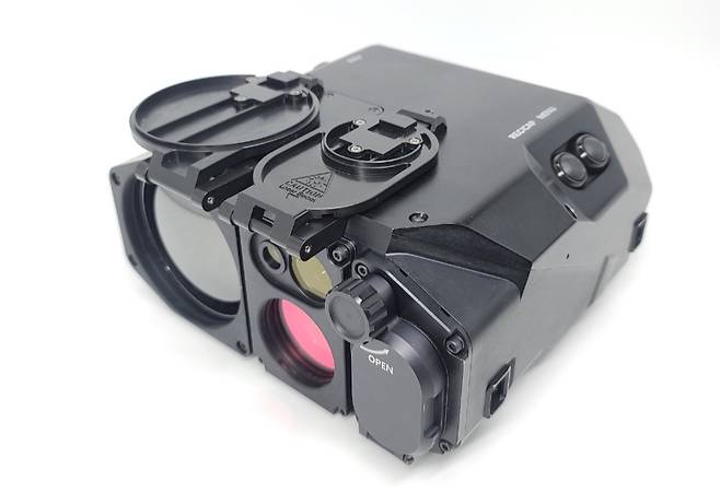 이오시스템의 다기능관측경.(방위사업청 제공)