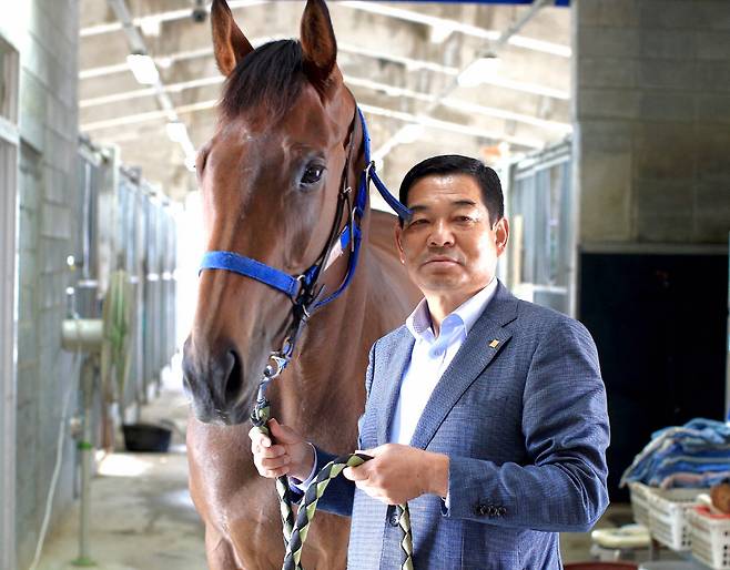 여왕의 자리에 오른 골든파워와 손병철 마주. 사진제공=한국마사회