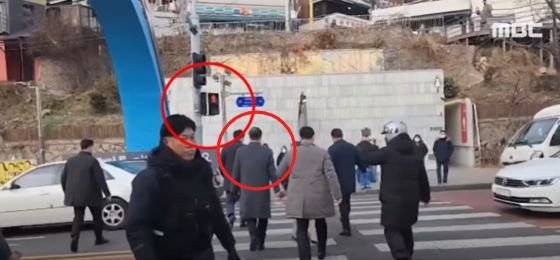 지난 19일 10·29 이태원 참사 시민분향소를 찾은 한덕수 국무총리. 사진 유튜브채널 MBC NEWS 캡처