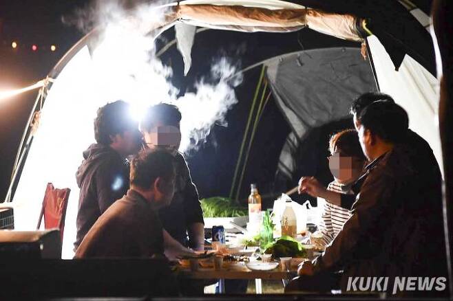 캠핑족들이 캠핑을 즐기는 모습.(위 사진은 기사 내용과 무관함)