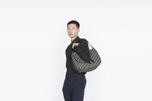 프랑스 명품 브랜드 디올의 새들 소프트백. 디올 홈페이지 캡처