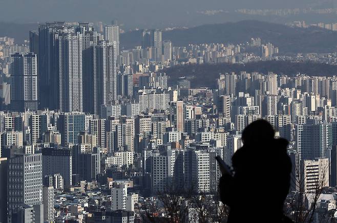 지난 19일 서울 남산에서 바라본 아파트 단지 모습. /뉴스1
