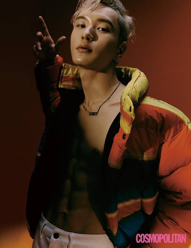 패딩 점퍼 1백20만원대 AGR. 팬츠 스타일리스트 소장품. 귀고리, 목걸이 본인 소장품.