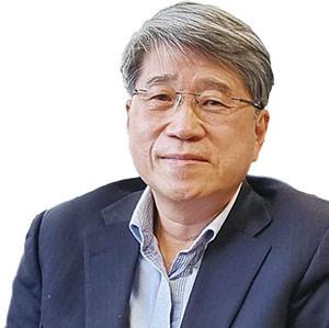 김경원세종대 경영경제대학장 현 세종대 부총장, 전 대성 합동지주 사장, 전 CJ그룹 전략총괄기획 부사장,전 삼성경제연구소 전무,전 삼성증권 리서치센터장