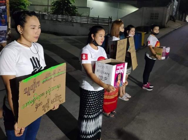 태국에 거주 중인 미얀마인들이 지난해 6월 자국의 민주화 투쟁을 지원하기 위해 모금 행사를 벌이고 있다. 현지 사회관계망서비스(SNS) 캡처