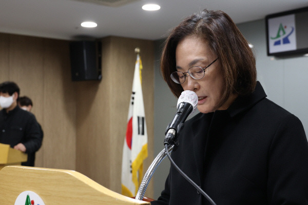 박희영 용산구청장이 지난달 15일 용산구청에서 이태원 참사와 관련해 보고하는 모습. 국제신문DB