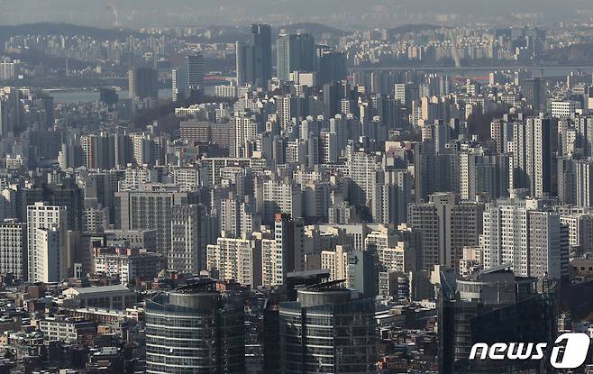 서울 남산에서 바라본 아파트 모습. 2022.12.19/뉴스1 ⓒ News1 송원영 기자