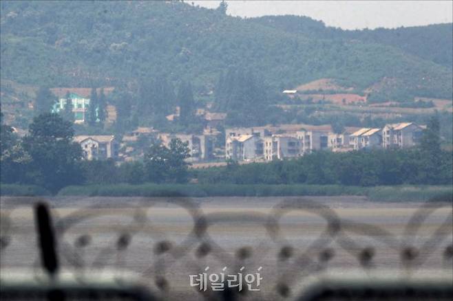 경기도 파주시 접경지역 자유로에서 바라본 북한 개풍군 마을(자료사진). ⓒ데일리안 홍금표 기자