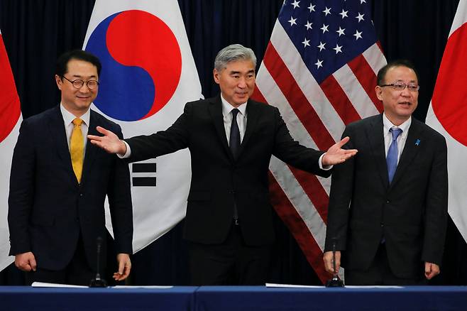 The chief nuclear envoys from South Korea (far left), the US (center) and Japan meet to discuss North Korea at the US Embassy in Jakarta, Indonesia on Dec. 13, 2022. (Reuters-Yonhap)