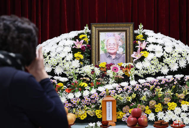 일본군 위안부 피해자 이옥선 할머니 빈소가 27일 오후 경기도 광주시 경안장례식장에 마련돼 있다. 고인은 건강 악화로 26일 밤 세상을 떠났다. 연합뉴스