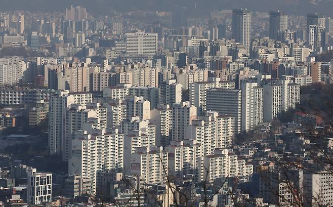 서울 남산에서 바라본 아파트 단지. [연합]