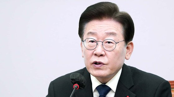 더불어민주당은 28일 오전 10시 열리는 농해수위 회의에서 합의 처리 여지가 없을 시 양곡관리법 개정안을 단독처리해 본회의에 부의하겠다는 방침이다. 사진은 이재명 민주당 대표가 19일 서울 여의도 국회에서 열린 최고위원회의에서 모두 발언을 하는 모습. 뉴스1