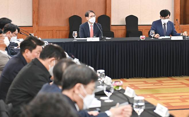 [서울=뉴시스] 조성우 기자 = 박재영 산업통상자원부 무역정책관이 지난 20일 오후 서울 강남구 그랜드 인터컨티넨탈 파르나스호텔에서 열린 원전 기업을 위한 수출 간담회에서 발언을 하고 있다. (사진=산업통상자원부 제공) 2022.10.20. photo@newsis.com *재판매 및 DB 금지