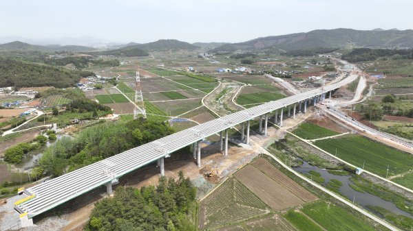 광주-완도 고속도로 1단계 구간 공사 현장 전경. 사진제공 | 완도군