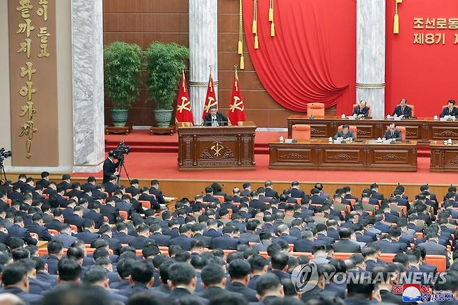 북한 김정은, 제6차 전원회의서 보고 "내년 국방력강화 새 핵심목표 제시" (평양 조선중앙통신=연합뉴스) 북한 김정은 국무위원장이 노동당 중앙위원회 제8기 제6차 전원회의 확대회의 이틀째인 27일 보고를 통해 내년도 국방력 강화를 위한 새로운 핵심목표를 제시했다고 조선중앙통신이 28일 보도했다. 2022.12.28 
    [국내에서만 사용가능. 재배포 금지. For Use Only in the Republic of Korea. No Redistribution] nkphoto@yna.co.kr