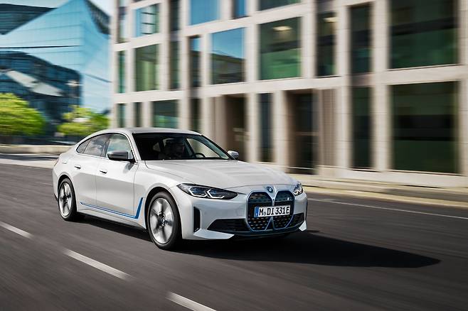 BMW i4 e드라이브 40. /BMW 제공