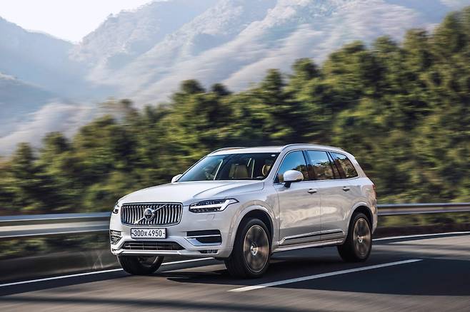 볼보 2023년식 XC90 B6.