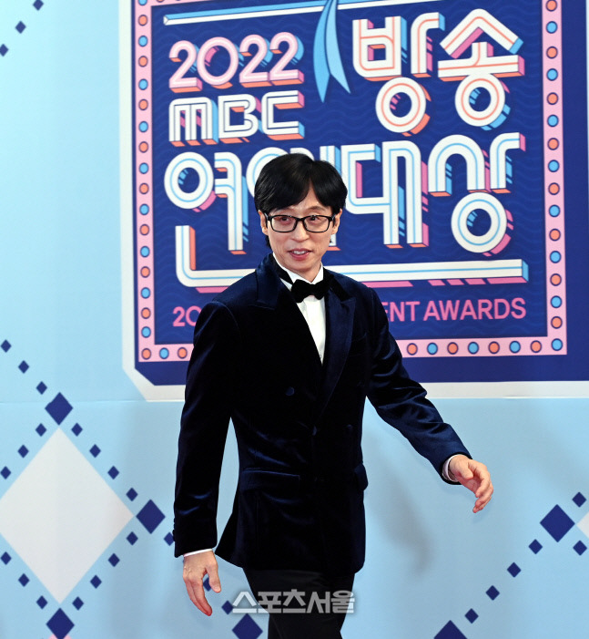 ‘놀면 뭐하니’ 유재석이 29일 서울 상암 MBC 사옥에서 열린 ‘2022 MBC 방송연예대상’ 포토월 행사장에 입장하고 있다. 2022. 12. 29.최승섭기자 thunder@sportsseoul.com