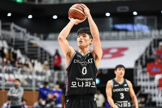 자유투를 시도하는 하윤기.   한국프로농구연맹(KBL)