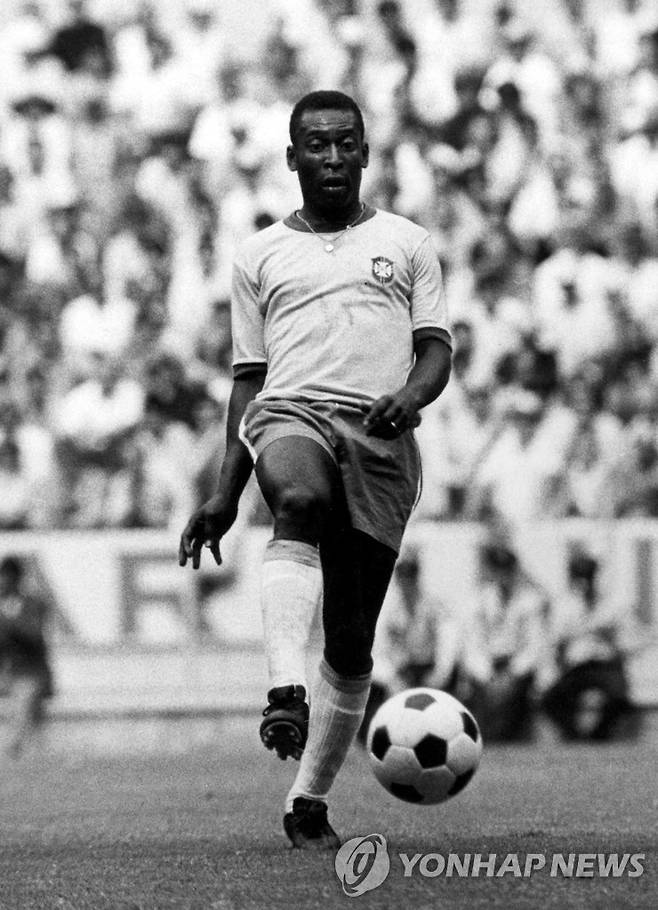 펠레의 브라질 국가대표 시절 모습 [로이터=연합뉴스 자료사진]